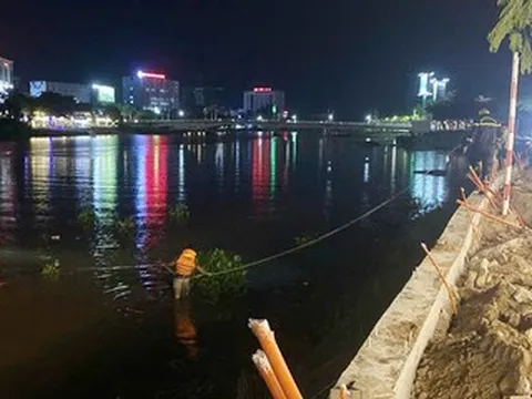 Hai bé trai rủ nhau tắm sông, một em tử vong, em còn lại mất tích