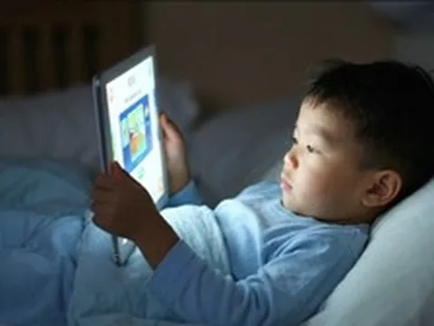 Ngày càng nhiều trẻ em lười suy nghĩ, bố mẹ chỉ chăm chăm đổ lỗi cho điện thoại mà không ngờ tới nguyên nhân này!