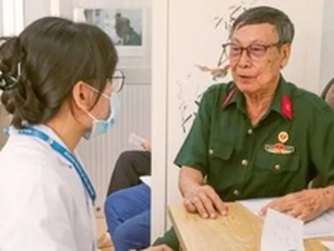 Tuổi trẻ TP.HCM khám bệnh, phục dựng di ảnh, diễn văn nghệ tri ân người có công dịp tháng 7