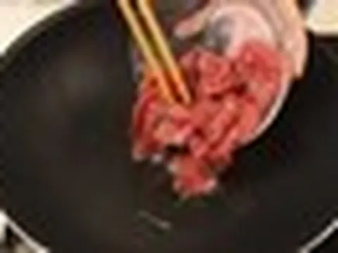 Xào thịt bò nên đợi dầu sôi hay cho vào chảo ngay? Thì ra nhiều người luôn làm sai