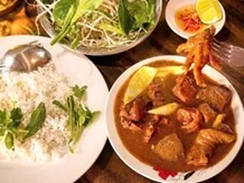‘Mai em xuống Sóc Trăng, nhớ dặn quán chừa em dĩa cà ri gà, chân rút xương’