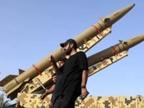 Mỹ bất ngờ ngừng tấn công Iran sau khi không kích 13 đêm liên tiếp