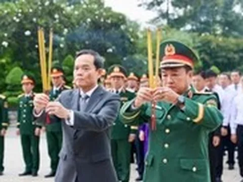 Bí thư Trần Lưu Quang cùng lãnh đạo TP.HCM dâng hương tưởng niệm Anh hùng liệt sĩ nhân ngày 27-7