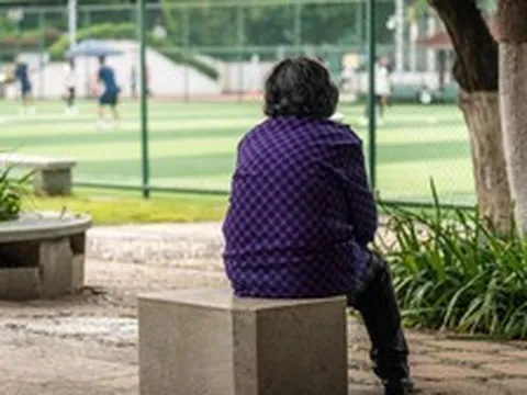 Sau tuổi 60, dù lương hưu cao bao nhiêu, cha mẹ vẫn nên "tiết kiệm" 2 thứ này với con cháu để tuổi già được an nhàn, hạnh phúc