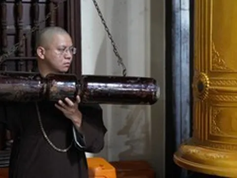 5 giờ sáng 27/7, hơn 18.000 ngôi chùa cả nước đồng loạt cử 3 hồi chuông tri ân các Anh hùng liệt sĩ