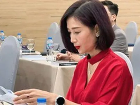 Nữ nghệ sĩ U50 có chồng là đại gia đình đám tuyên bố: "Giờ chồng đi đâu mình cứ bám càng đi theo"