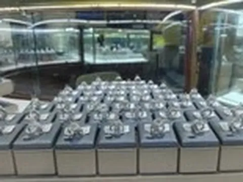 Ngân hàng Nhà nước: người dân bình tĩnh, cân nhắc kỹ khi quyết định mua, bán vàng, kim cương lúc này