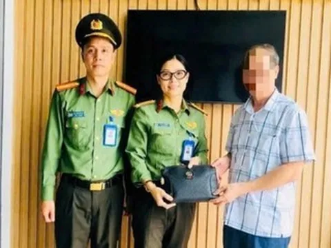 Nam hành khách để quên túi da màu đen chứa tài sản hơn 4 tỷ đồng ở sân bay