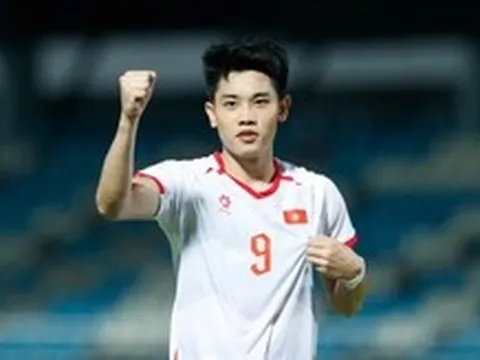 Tài Lộc trở lại, ông Kim Sang Sik khó nghĩ với Đình Bắc