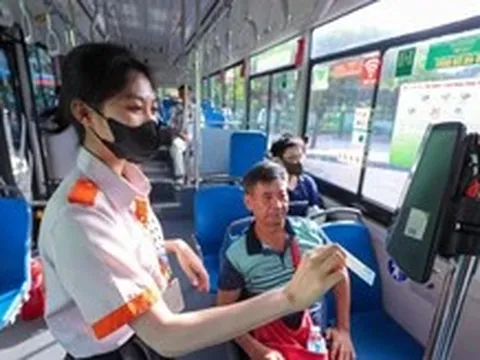 Người dân TP.HCM đi xe buýt miễn phí còn bốc thăm trúng thưởng tại 6 bến xe