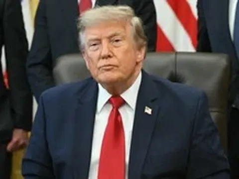 Ông Trump tiết lộ lý do dừng không kích Iran, cảnh báo sẽ đánh mạnh trở lại