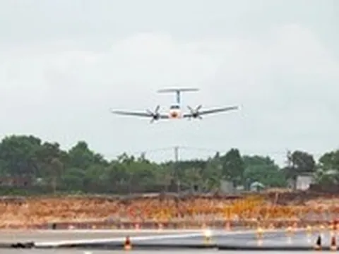 Sân bay Phú Quốc hoàn tất chuyến bay hiệu chuẩn đầu tiên trên đường băng số 2 giữa mưa lớn