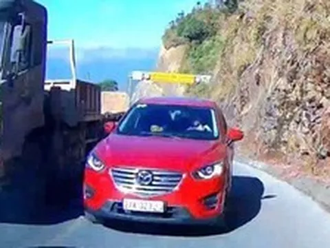 Cục CSGT đề nghị cấm mượn làn đường ngược chiều để vượt xe