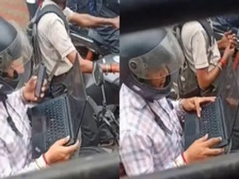 Bức ảnh gây bão mạng toàn thế giới: Mở laptop làm việc khi xe máy chờ đèn đỏ