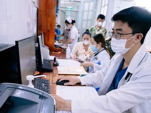 Bác sĩ nội trú mong nhẹ gánh học phí, toàn tâm rèn luyện tay nghề