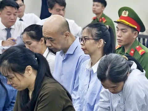 "Thoả thuận ngầm" trên xe ôtô, cựu cán bộ hải quan nhận 1,5 tỷ đồng