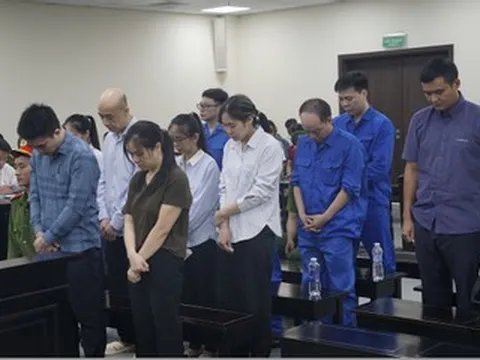 Cựu chủ công ty dược khai chuyện hối lộ hải quan, được ‘mật báo’ để tiêu hủy chứng cứ