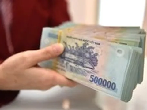Lãi suất vay mua nhà chạm ngưỡng 16%/năm, người vay lo 'không gồng nổi'