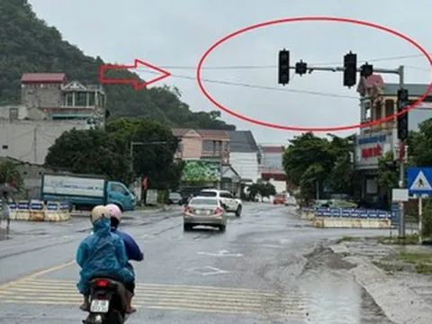 Sét đánh gây ra cảnh hi hữu, CSGT phát cảnh báo khẩn