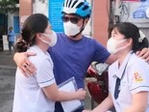 Đừng chỉ dừng ở ‘khen thưởng gia đình có hai con gái’