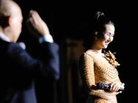 Cười xỉu với màn hát tiếng Quảng 'Quê hương tuổi thơ tôi' của Võ Hạ Trâm