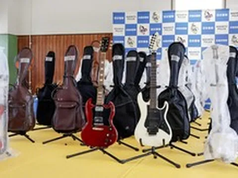 Bị bắt vì 'tra tấn' hàng xóm bằng tiếng guitar suốt 7 năm