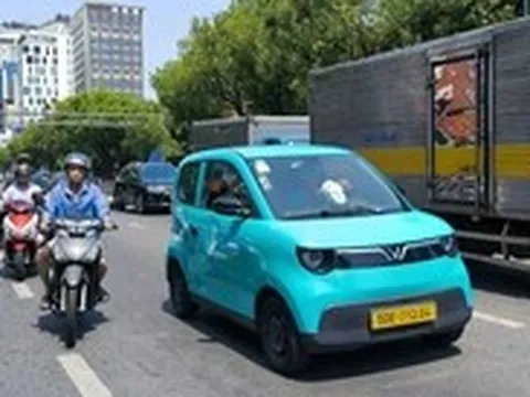 Cán bộ, công chức TP.HCM phải đi đầu chuyển đổi sang xe điện