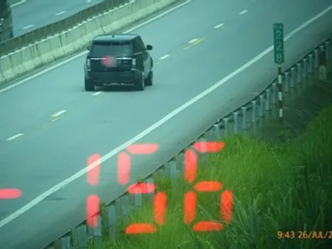Nữ tài xế lái Land Rover chạy 156 km/h trên cao tốc Nội Bài - Lào Cai