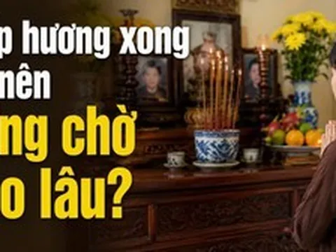 Thắp hương xong nên đứng chờ hay đi làm việc khác?
