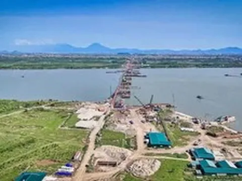 Tiến độ thi công 7 cây cầu vượt sông Hồng ra sao?