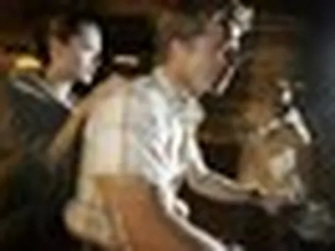 Cặp diễn viên Hollywood để đầu trần, phóng xe máy ở Việt Nam: Khoảnh khắc đẹp kinh điển, mãi mãi không có lần hai