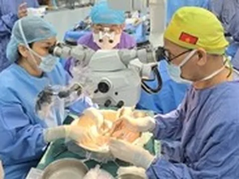 Lần đầu tiên ghép thành công dương vật từ người cho chết não