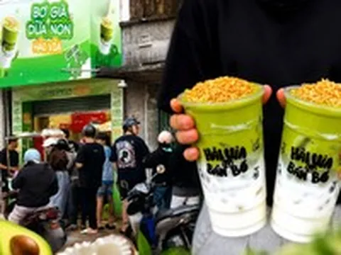 Từ sữa tuyết đến bơ già dừa non: Vì sao người trẻ chấp nhận xếp hàng để mua?