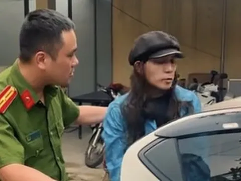 Công an truy bắt kẻ trốn cai nghiện, nguỵ trang tóc giả bỏ chạy suốt 10km