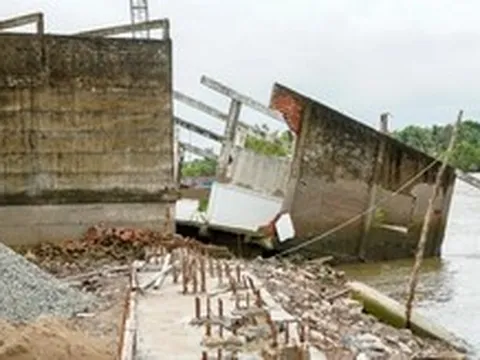Kè hơn 310 tỉ đồng lại chậm tiến độ vì vướng mặt bằng