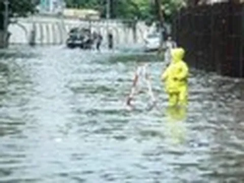Dự báo Hà Nội mưa dông, Nam Bộ mưa lớn chiều tối nay
