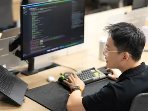 Cổ phiếu trụ đồng loạt khởi sắc, VN-Index lấy lại 1.700 điểm