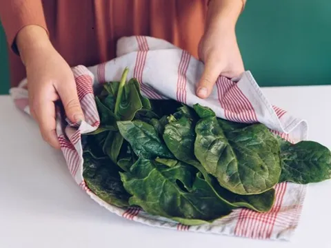 Mỹ đánh giá "rau tốt bậc nhất thế giới" hóa ra là rau quen thuộc Việt Nam bán đầy chợ