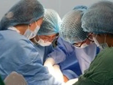 Chạy đua cứu sản phụ bị nhau cài răng lược, nguy cơ sốc mất máu