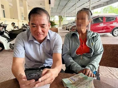 Nghi người phụ nữ bị lừa đảo, tài xế taxi chở thẳng đến công an