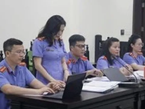 Vụ 100 tấn thực phẩm chức năng giả: Luật sư xin miễn tội đưa hối lộ cho 'ông trùm', VKS bác đề nghị
