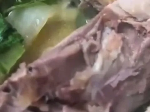 Vụ dòi bò lúc nhúc trong đĩa thịt gà: Nhà hàng Ni Ya bị tạm dừng hoạt động