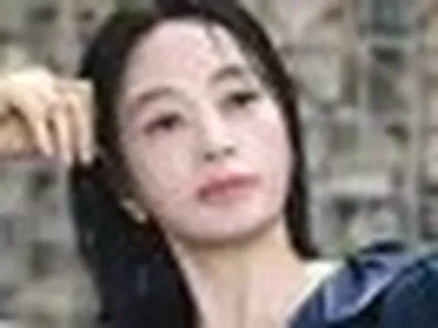 'Nữ hoàng sexy' Kim Hye Soo nóng bỏng ở tuổi 56