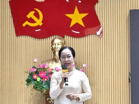Khi luật dân số không còn chỉ là chuyện sinh bao nhiêu con