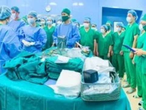Quả thận vượt 1.700km từ Quảng Ninh vào TP.HCM cứu bé trai 7 tuổi