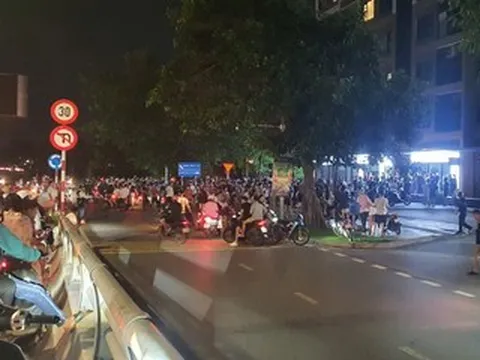Hàng xóm kể phút phát hiện nam thanh niên tử vong trong căn hộ chung cư ở Hà Nội