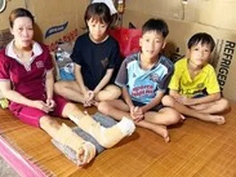 Người mẹ 3 con không may trượt ngã, gãy 2 chân khi đang phụ hồ
