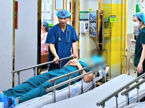 Dở khóc, dở cười với hình ảnh chồng ngất xỉu khi đồng hành cùng vợ 'vượt cạn'