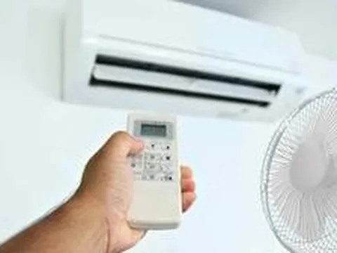 Suốt đêm bật điều hòa 26°C + bật quạt có tốt không?