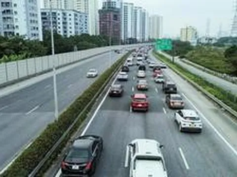 Vì sao Cục CSGT đề xuất dùng làn sát dải phân cách giữa trên cao tốc để vượt xe?